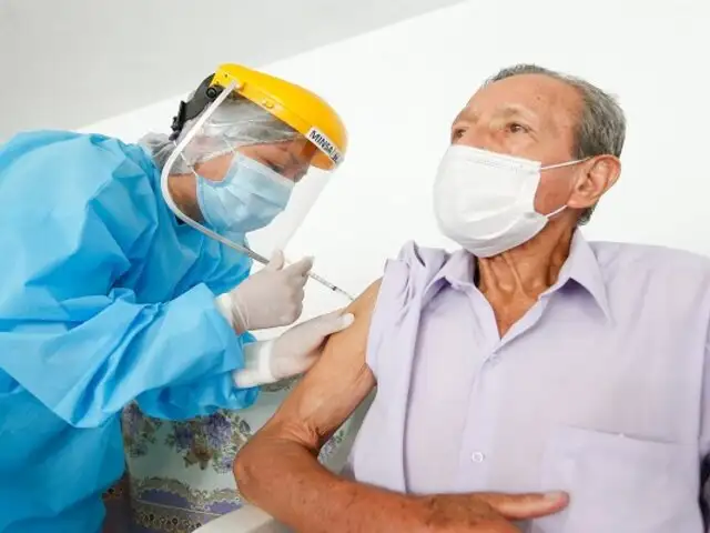 Vacuna bivalente: Comienza la vacunación en mayores de 60 años en Lima y Callao