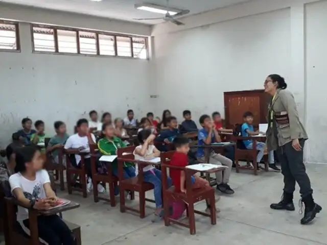 Estudiante domina seis idiomas y enseña voluntariamente inglés a niños de bajos recursos en Iquitos