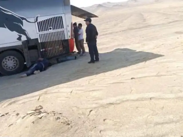 Ica: buses y camiones quedan atascados en el desierto cuando trataban de esquivar bloqueo