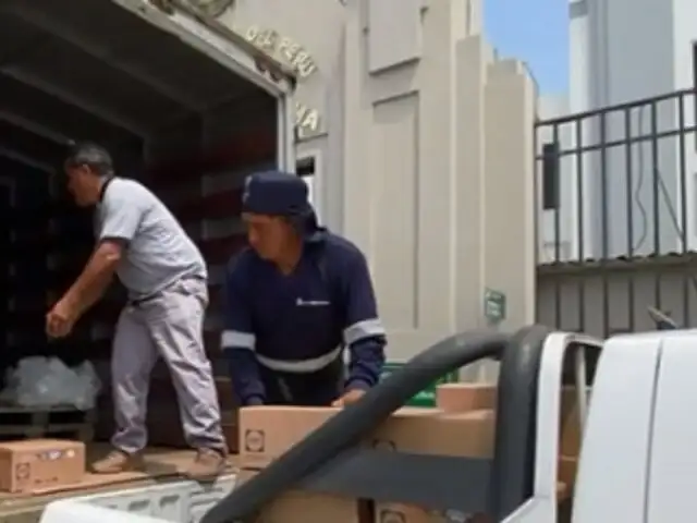 Diferentes colectivos entregan víveres y donaciones para la Policía Nacional