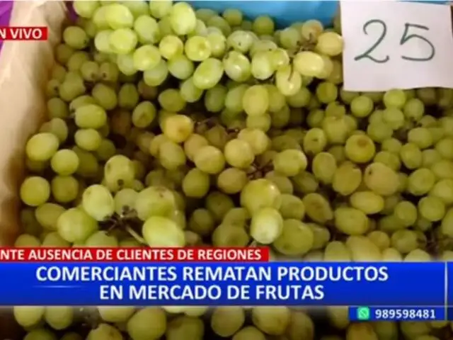 Ante ausencia de clientes de regiones: Rematan productos en mercado de frutas
