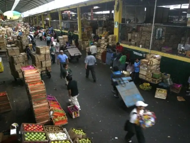 Mercado Mayorista de Frutas: debido a bloqueos, rematan productos para que no se malogren