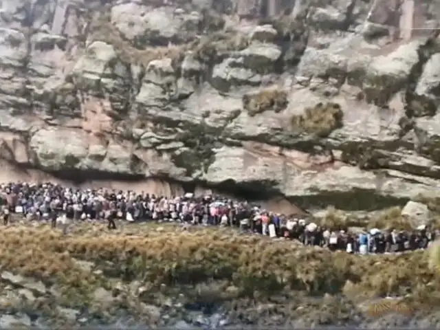 Cientos de pasajeros quedan varados en la vía Libertadores tras caída de puente en Huancavelica
