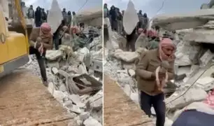 Bebé milagro en medio de la tragedia en Siria: mujer da a luz entre los escombros del terremoto