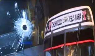 Delincuentes disparan contra bus de transporte público para robar a pasajeros