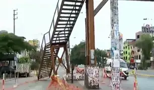 Comas: cierran puente peatonal que está a punto de colapsar debido a accidentes