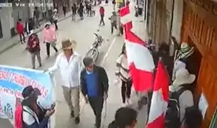 Manifestantes atacan notaría en Cusco