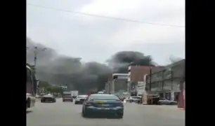 La Victoria: incendio consumió almacén textil cerca a Gamarra
