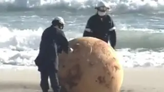 “Un huevo de Godzilla”: misteriosa bola de hierro aparece en playa de Japón