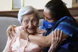 Padomi: pacientes mayores de 100 años reciben visita de 5 especialistas al mes