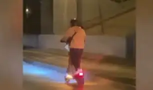 ¡Irresponsabilidad al volante! Captan a pareja en scooter en la Vía Expresa