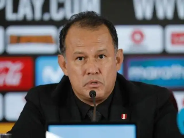 Reynoso confirma que Perú jugará con línea de 3 ante Alemania y señala que "no es para defender"