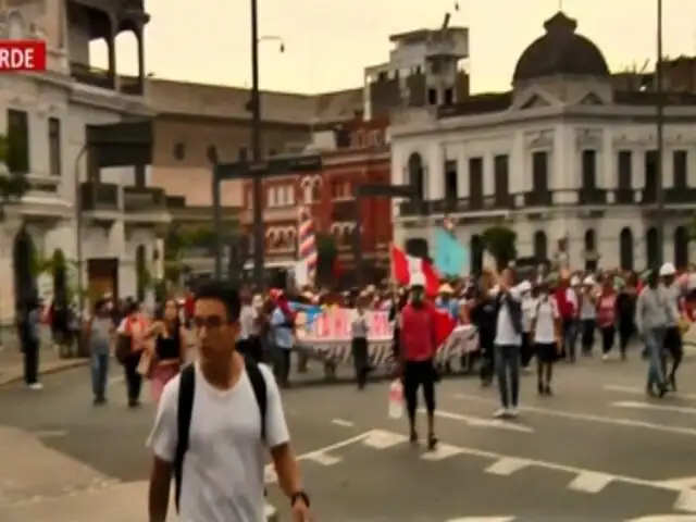 Centro de Lima: continúan las protestas en contra del gobierno