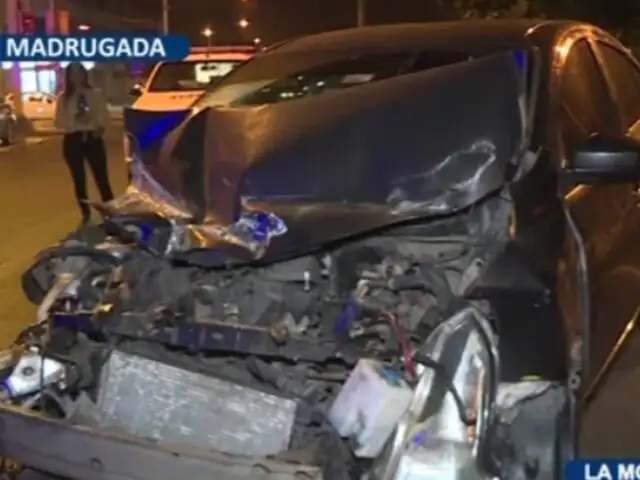 Iban a excesiva velocidad: auto y camión protagonizan aparatoso choque en La Molina