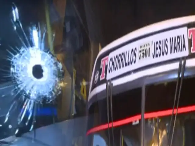 Delincuentes disparan contra bus de transporte público para robar a pasajeros