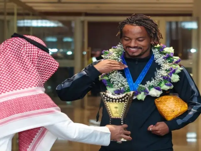 André Carrillo y compañeros del Al Hilal fueron recibidos como héroes en Arabia Saudita