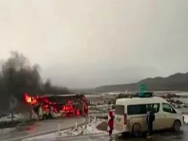 Apurímac: vándalos incendian bus de transporte interprovincial