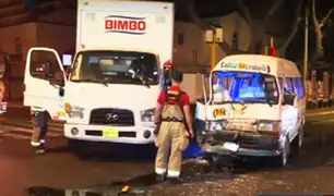 Tres heridos tras el choque de combi con camión furgón en San Isidro