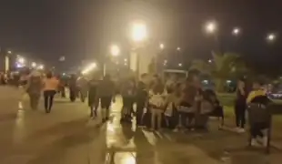 Centro de Lima: reducido grupo de manifestantes se reúne frente a Palacio de Justicia