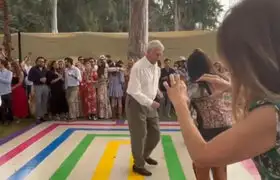 Mario Vargas Llosa baila huayno antes de la boda de su nieta