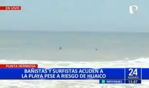 Punta Hermosa: Bañistas y surfistas acuden a la playa pese a riesgo de huaico