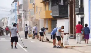 Trujillo: al menos 350 policías participan en labores de limpieza tras el paso de huaicos