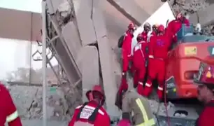 A minutos de rescatar a trabajador que lleva atrapado casi 12 horas entre los escombros