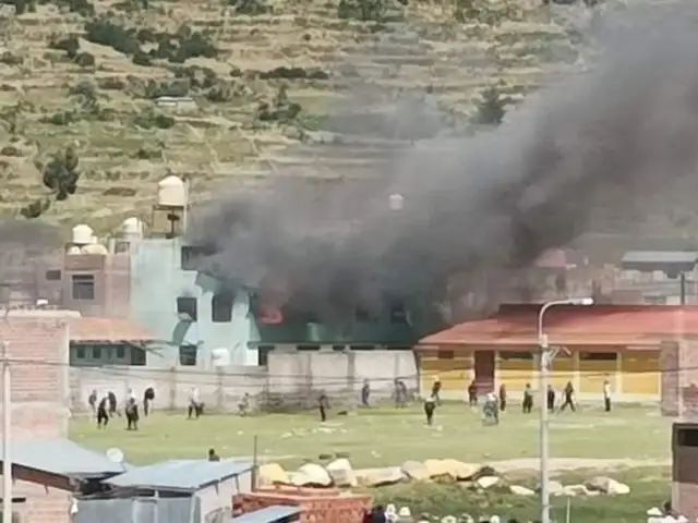 Puno: manifestantes incendian comisaría y reportan siete heridos