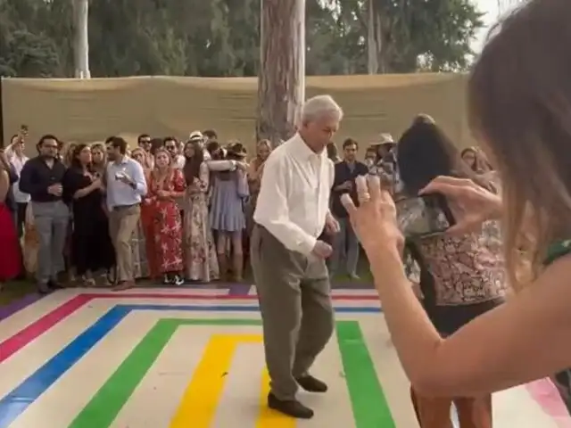 Mario Vargas Llosa baila huayno antes de la boda de su nieta