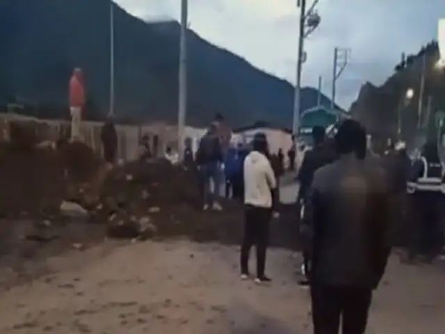 Protestas en Cusco: Chóferes, vecinos y policías desbloquean puente tomado por manifestantes