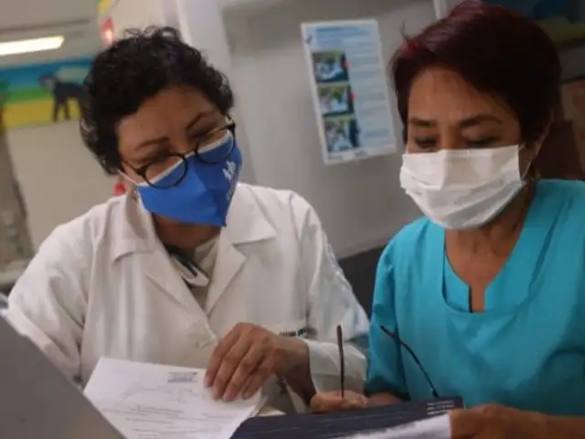 Guerreras de EsSalud: Doctora y enfermera salvan vida de niños y prematuros en hospital Rebagliati