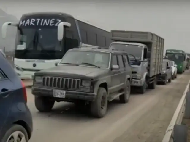 Vehículos varados en la autopista Ramiró Prialé