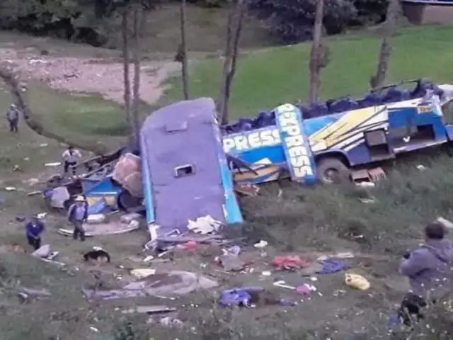 Tragedia en Áncash: caída de bus a un abismo de 70 metros deja al menos seis muertos