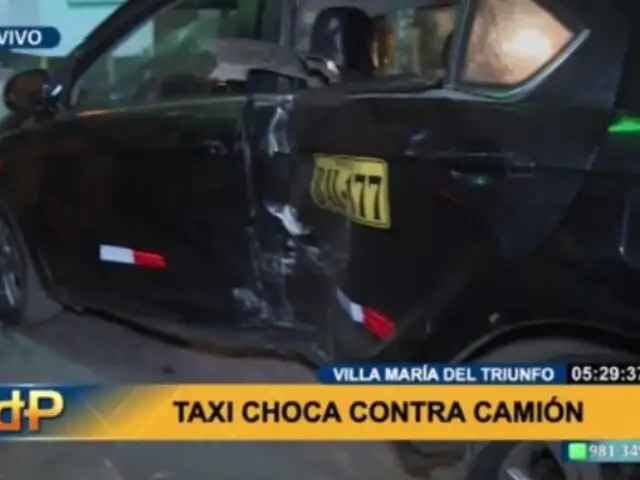 VMT: taxi impacta contra panel publicitario en grifo durante aparatoso accidente vehicular