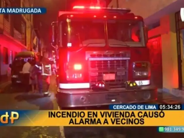 Alarma en Cercado de Lima: bomberos controlan incendio en azotea de edificio multifamiliar