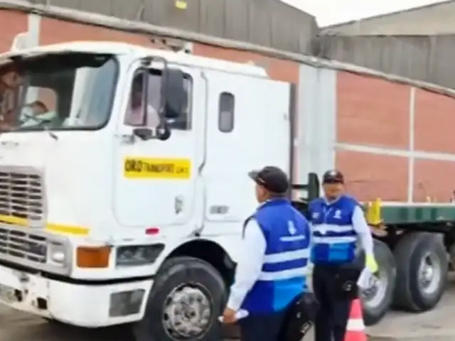 Callao: grúas se llevan al depósito trailers que invaden la avenida Gambetta