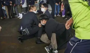 Tensión en Japón: lanzan bomba de humo durante discurso de primer ministro en acto protocolar