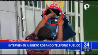 VES: Captan a sujeto intentando robar un teléfono público con un cuchillo