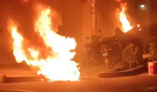 Arequipa: extorsionadores del “gota a gota” queman mototaxis de personas que no pagaron cuota