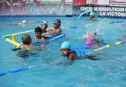 EsSalud: Centro de Rehabilitación culmina taller de natación para personas con habilidades diferentes
