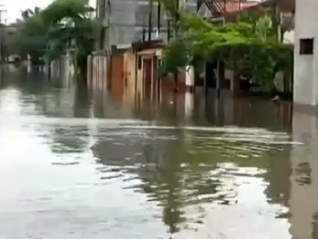 ¡Desesperación en Piura! A la espera de motobombas tras inundaciones de calles y casas