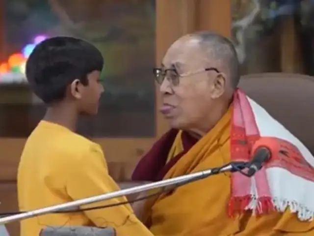 Dalai Lama, líder espiritual budista, pidió a niño que le “chupe la lengua”