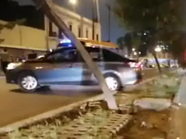 Av. Alfonso Ugarte: conductores invaden berma central para evitar tráfico