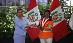 Isabel Cortez: Congresista que pedía renuncia de Dina Boluarte es condecorada por la presidenta