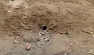 ¡Vecinos sin límites! Mujer hace una conexión clandestina de desagüe y lo traslada a la calle