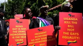 Uganda promulga ley que castiga hasta con cadena perpetua a los homosexuales
