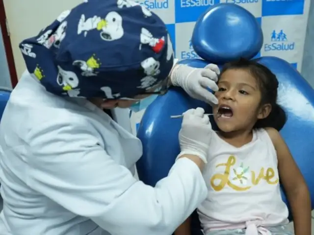Salvan vida de niña: le extraen aguja de tres centímetros incrustada en su mandíbula