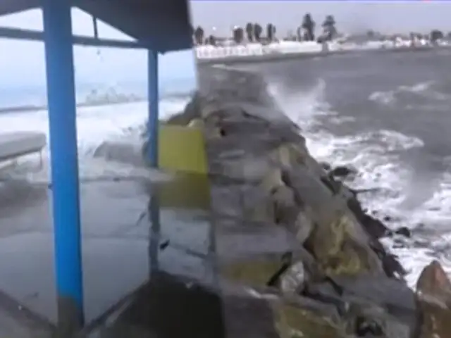 Barranca: fuerte oleaje provoca el cierre de comercios en playa Puerto Chico