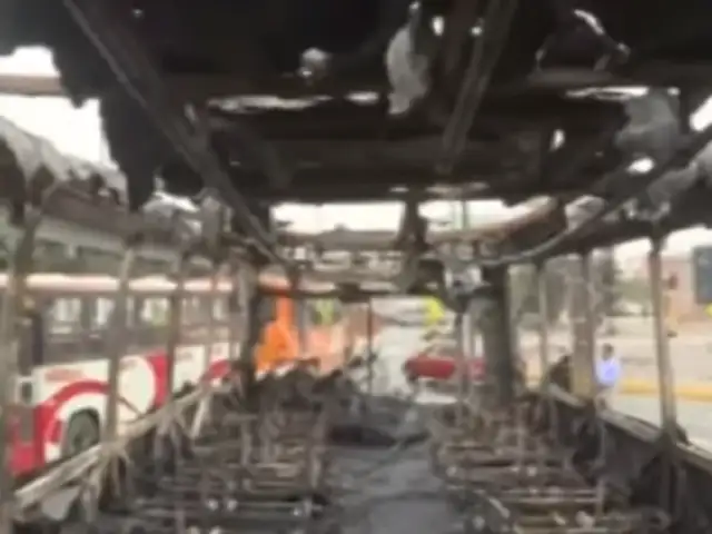 Independencia: bus de transporte público se incendia en la Panamericana Norte