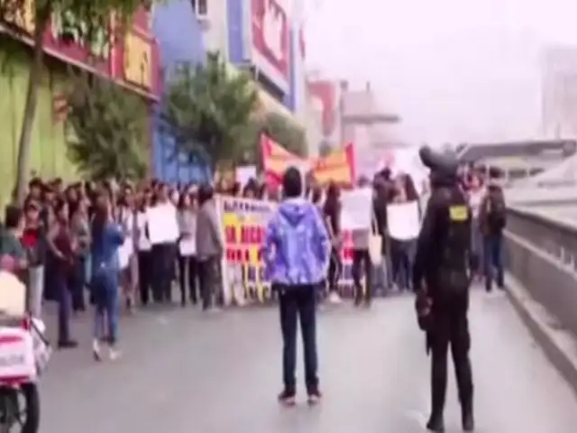 Cercado de Lima: comerciantes formales protestan por presencia de ambulantes